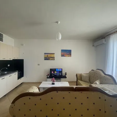 Geen House * Vlorë